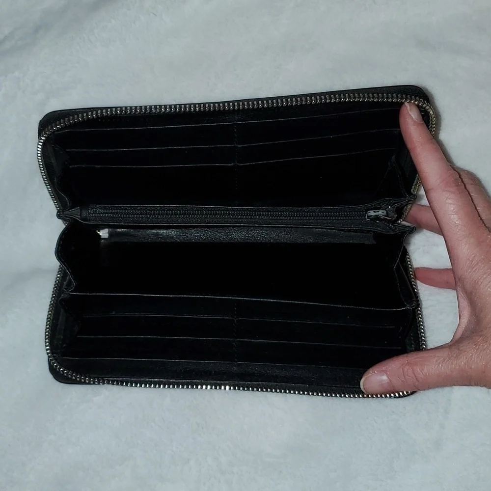 Gucci Zip Around Long Wallet